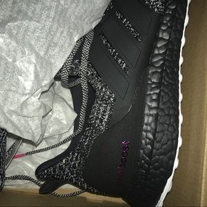 ADIDAS UltraBoost 4.0 'Breast Cancer Awareness'